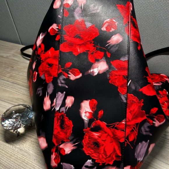 NWOT VICTORIAS SECRET TOTE 🌹 - Picture 6 of 6